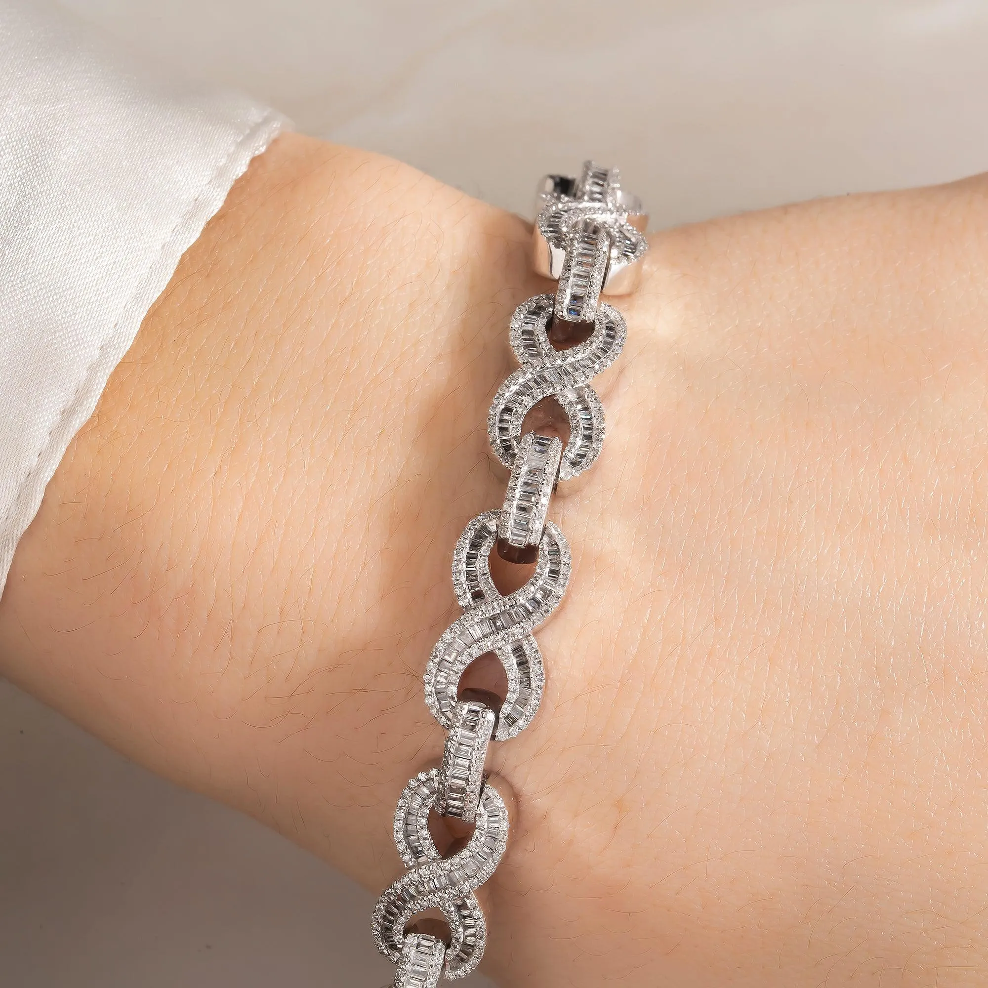 10K GOLD BAGUETTE AND ROUND DIAMONDS INFINITY CHAIN BRACELET 5.25 CT