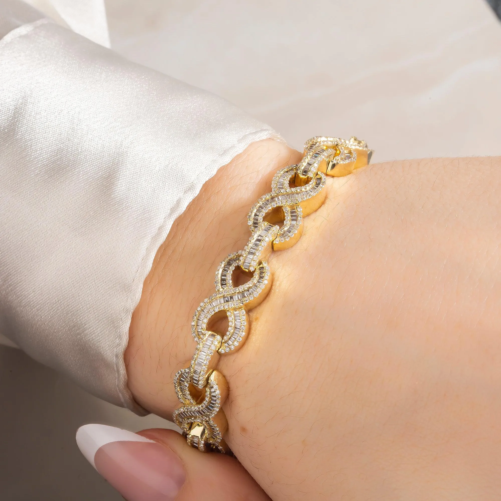 10K GOLD BAGUETTE AND ROUND DIAMONDS INFINITY CHAIN BRACELET 5.25 CT