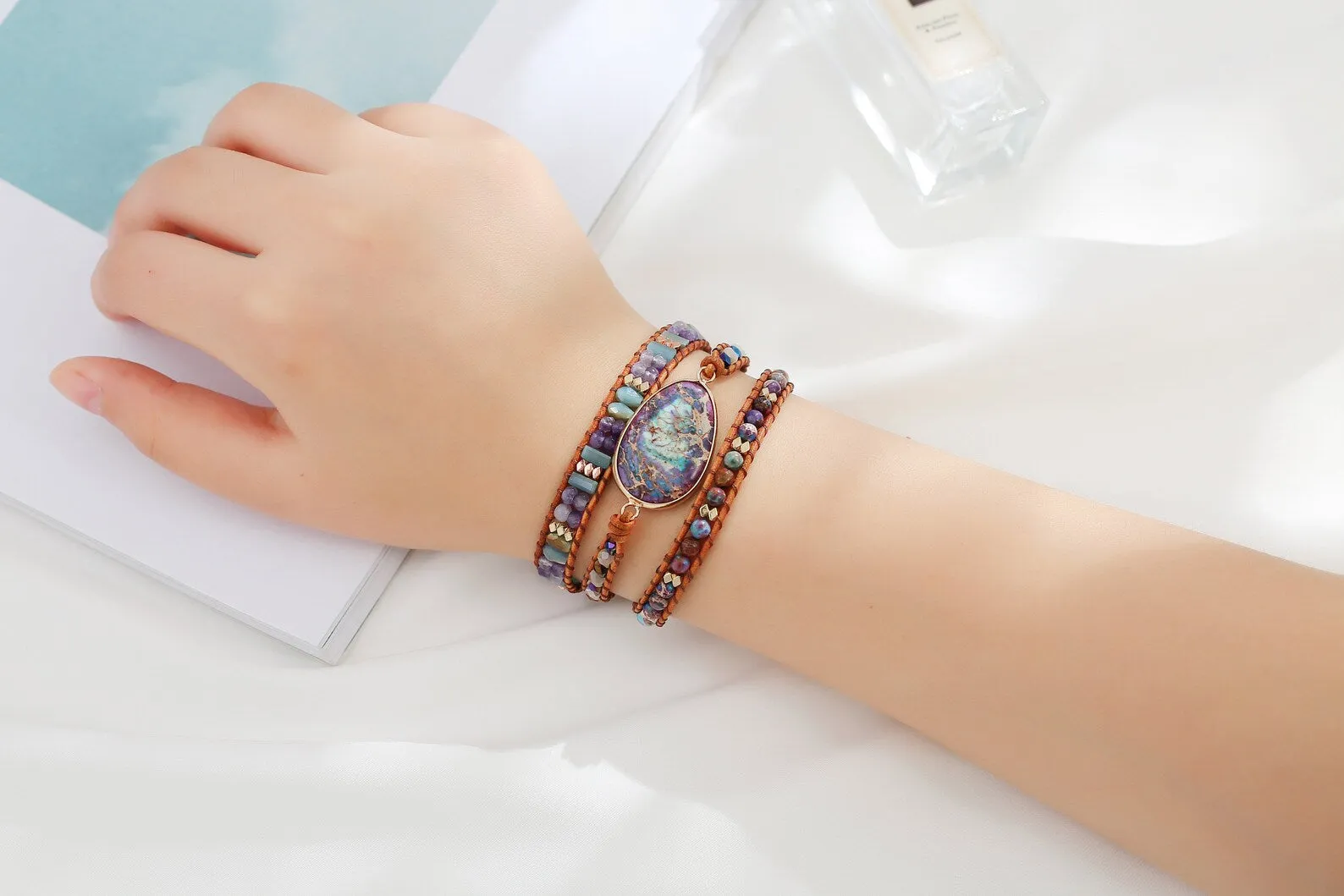 Bracelet Enveloppant de Confort, Sécurité, Force et Guérison en Jaspe Empereur Intense