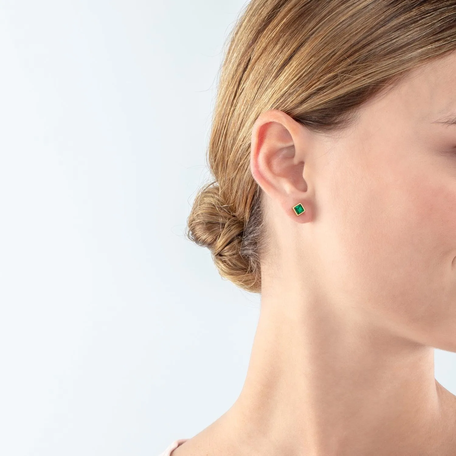 Coeur De Lion Brilliant Square Gold and Dark Green Crystal Stud Earrings