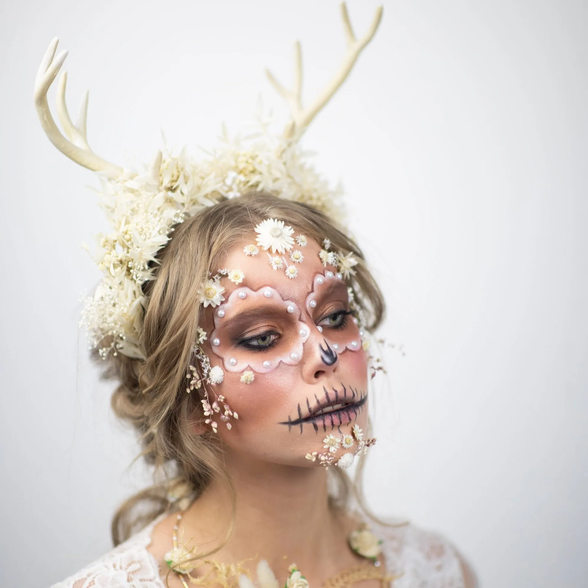 Flower crown with antlers Halloween crown Deer antlers Beige flower crown Antler crown Headband with antlers Bridal crown Bridal Headpiece