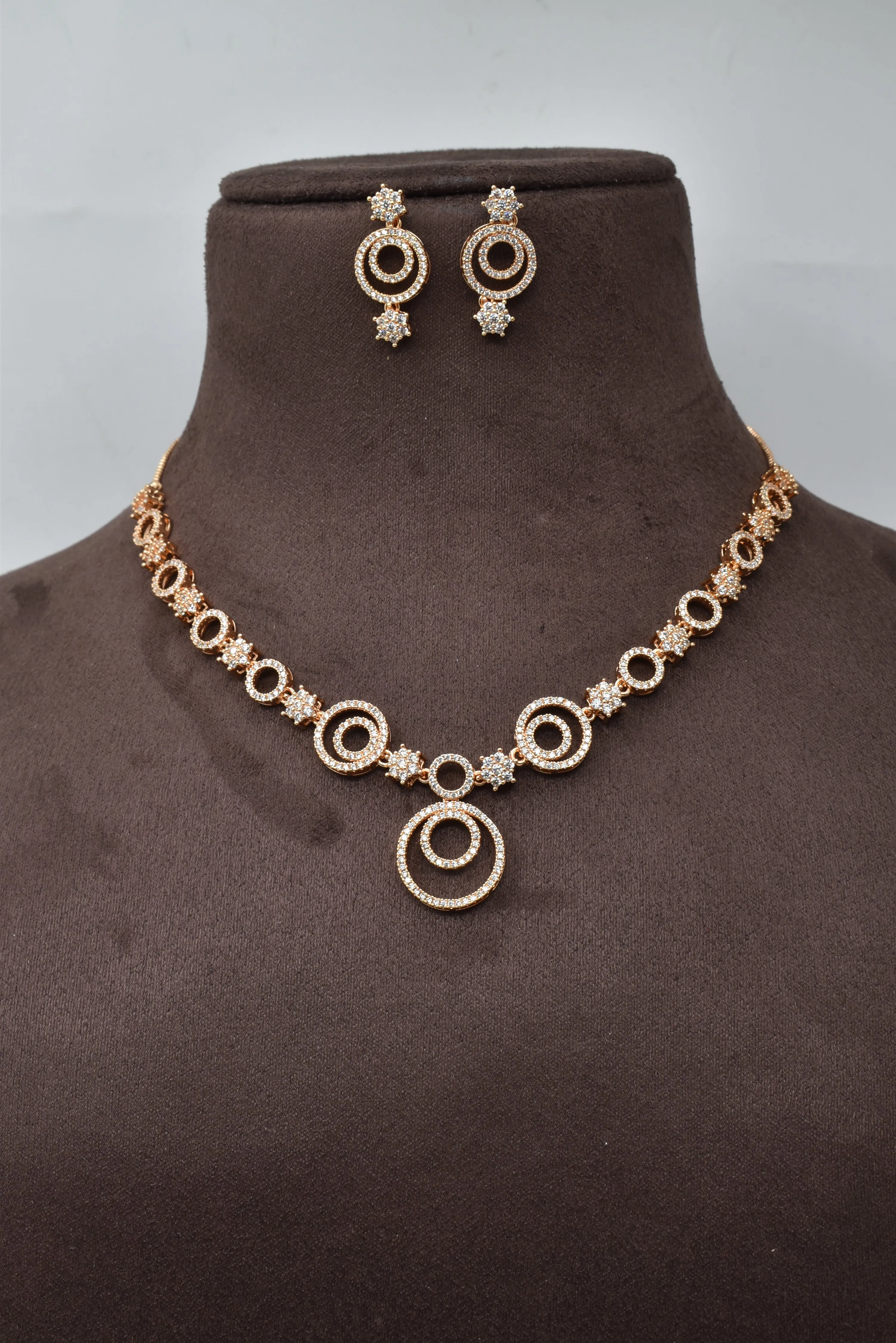 Graceful Rosegold Necklace Set
