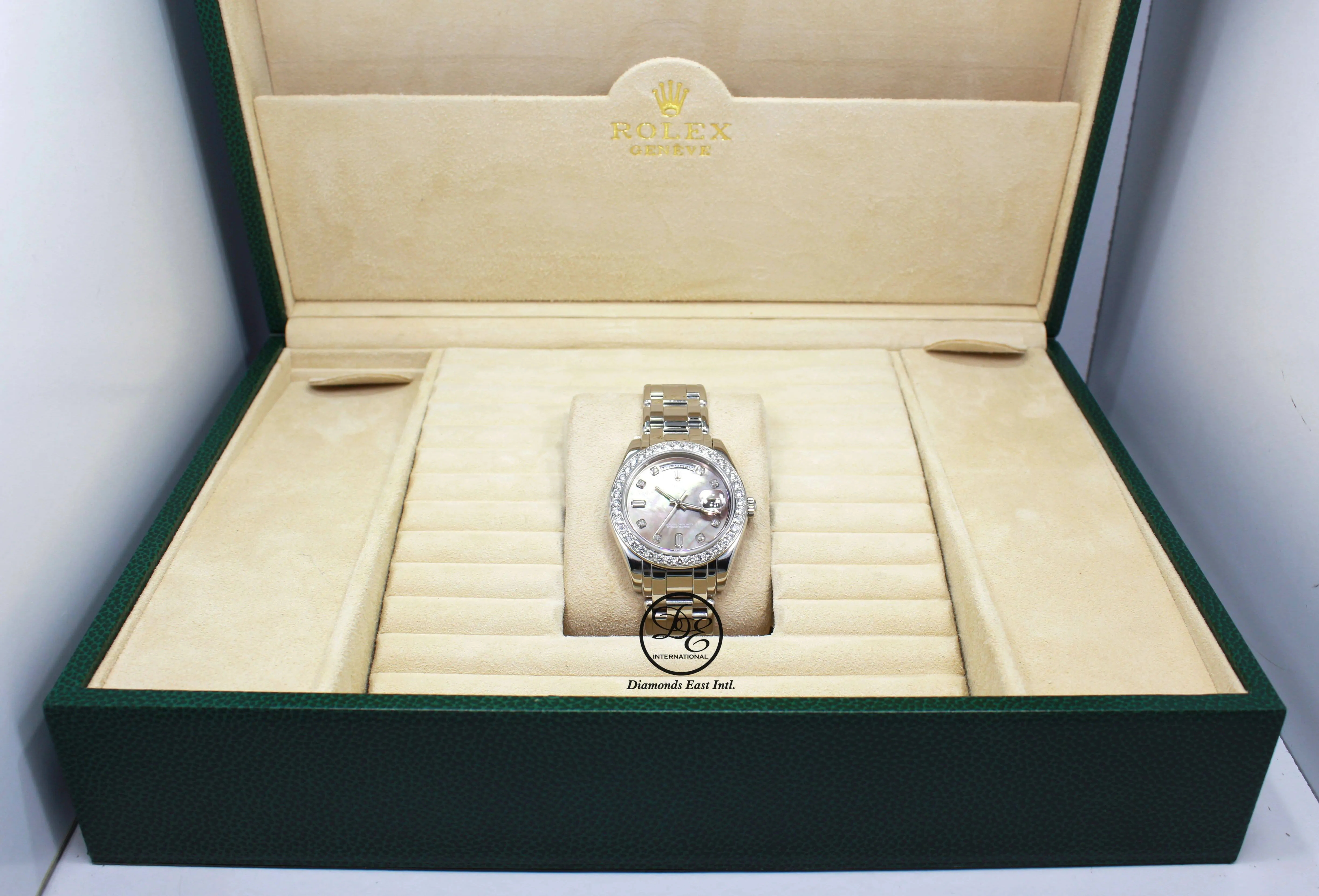 ROLEX Masterpiece 18946 Day-Date 39mm Platinum Factory MOP Diamonds Dial Bezel